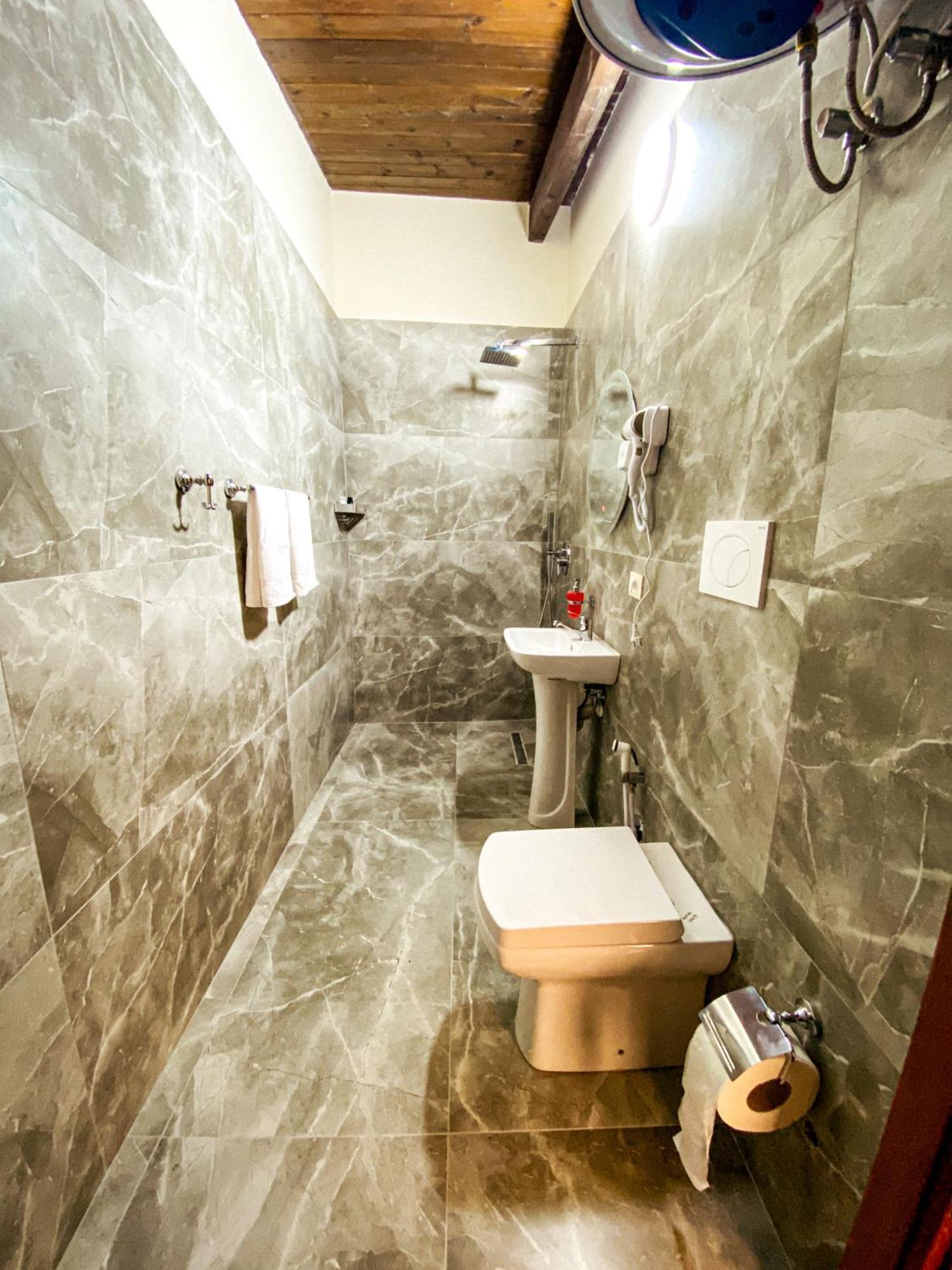 Hotel Iliria Canaj Ruang foto