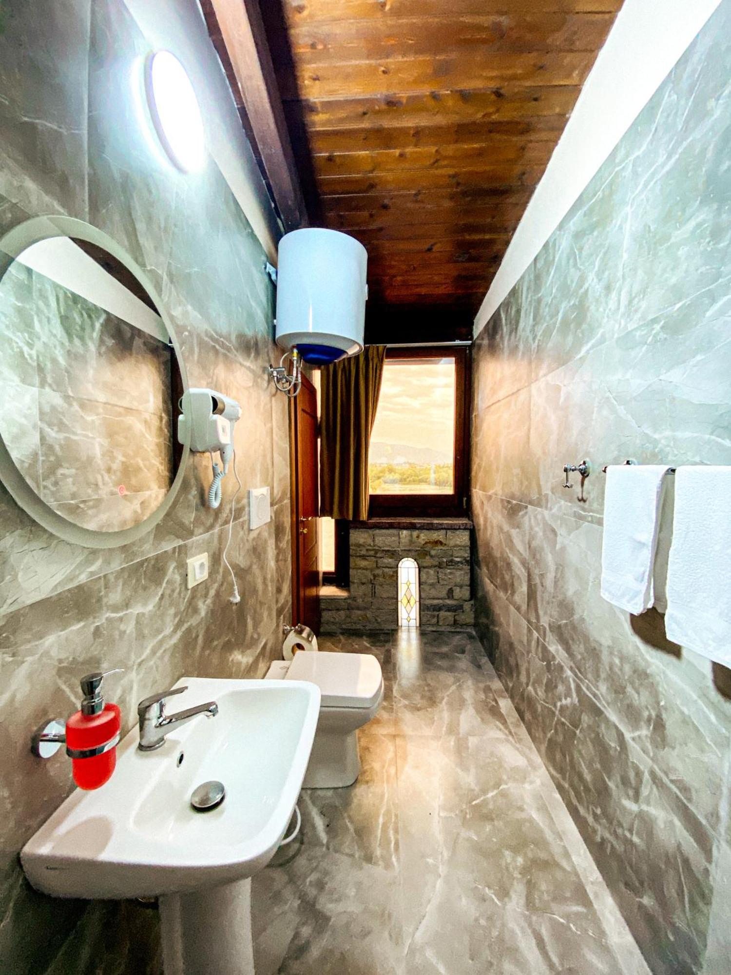 Hotel Iliria Canaj Ruang foto