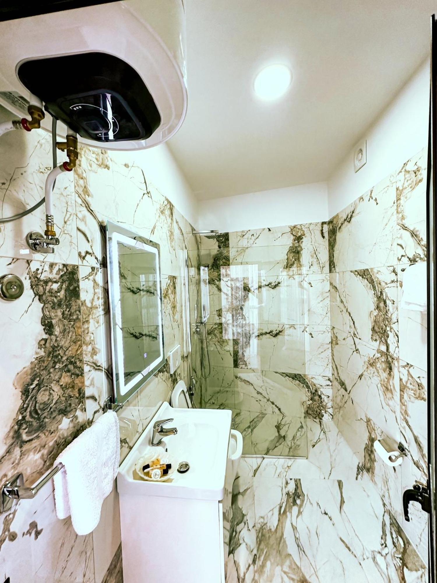 Hotel Iliria Canaj Bagian luar foto